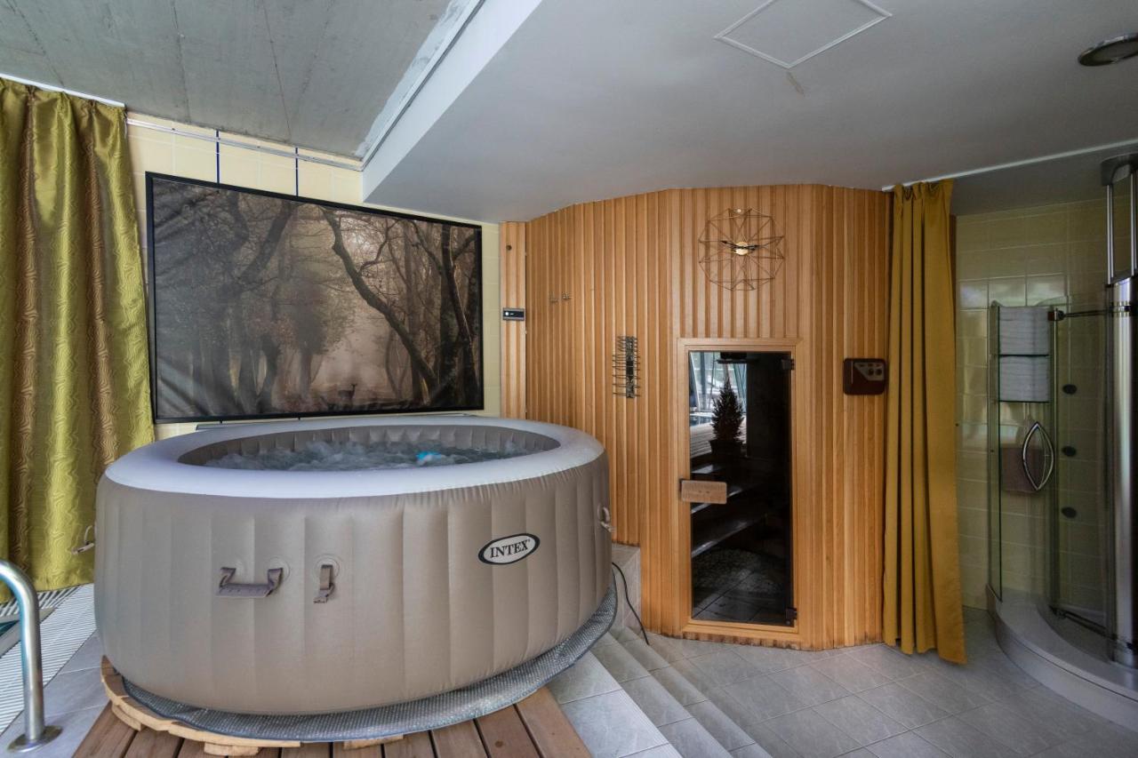 Unique Apartment With Private Pool, Cinema, Spa Прага Екстериор снимка