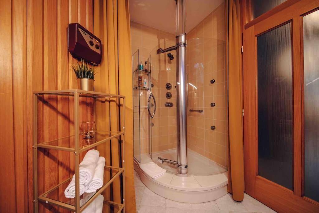 Unique Apartment With Private Pool, Cinema, Spa Прага Екстериор снимка